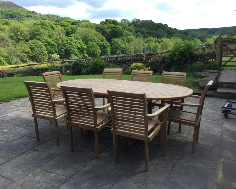 160cm extending to 220cm Table