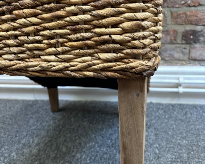 Layla Banana Leaf dining chair - Leg detail