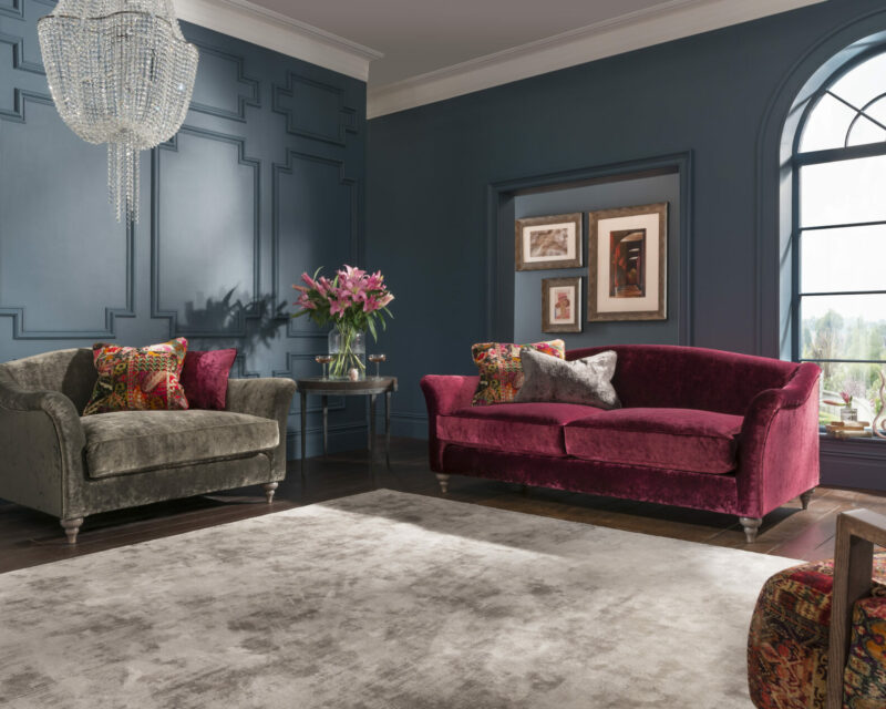 Lamour Midi Sofa in Opium Red