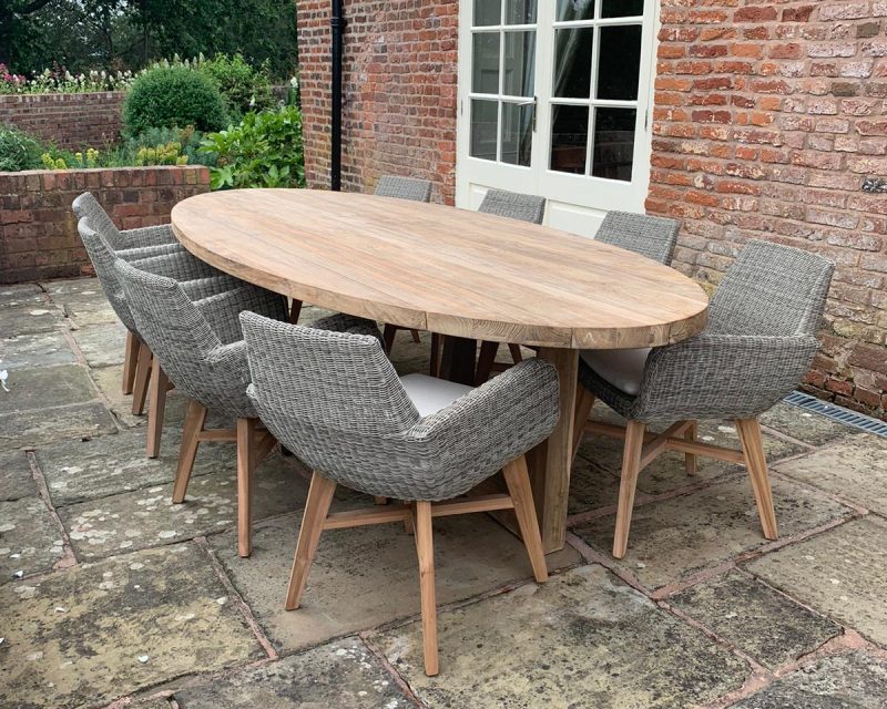 The Flores Table with Bulan chairs